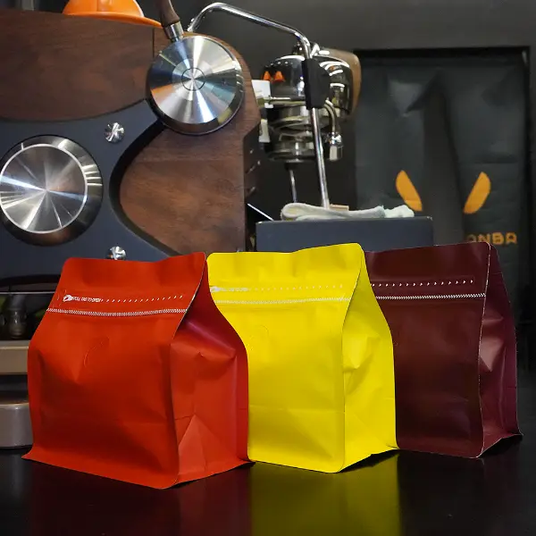 Coloridas bolsas horizontales de 150g de stock adecuadas para marcas de café