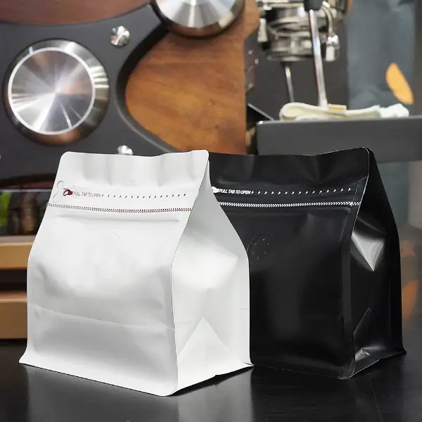 150g bolsas horizontales de café con stock en materiales plásticos blancos y negros
