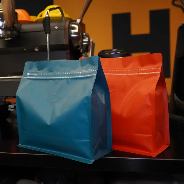 1Bolsas horizontales de culata en kg en opciones de color azul y rojo