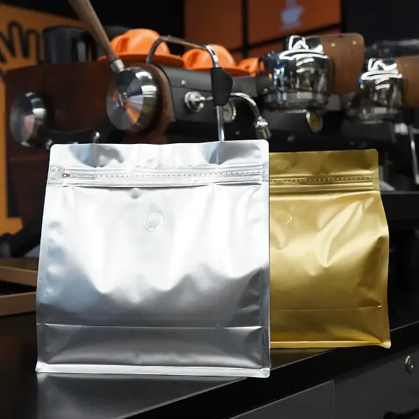 1Bolsas horizontales de stock en kg en colores plata y dorado para envases de café