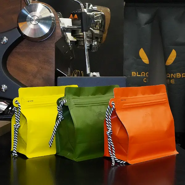 250G Stock Coffee Bags con cordón en colores azul y blanco