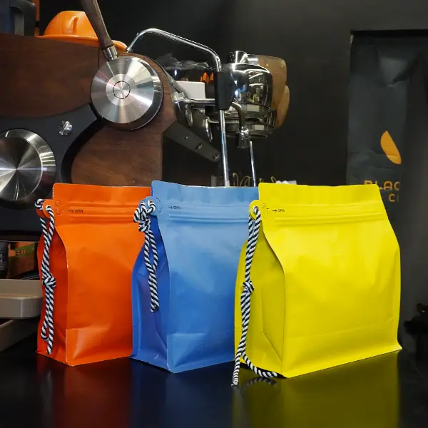 500G stock bolsas de café con cordón en colores naranja, azul y amarillo