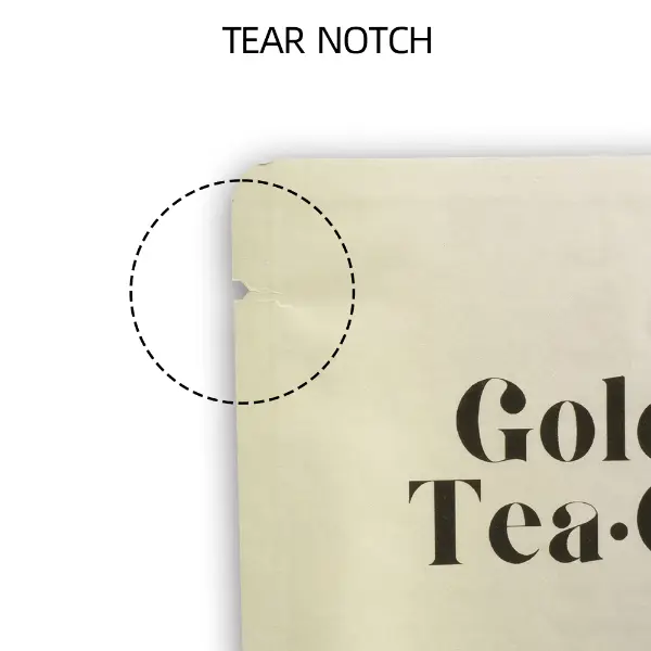 Detalle de la muesca de desgarro en la bolsa de café de goteo impresa a medida