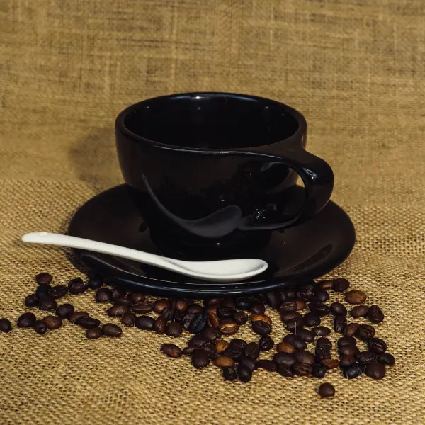 Taza de café cerámica redondeada y de borde plano personalizada con asa, Vista frontal
