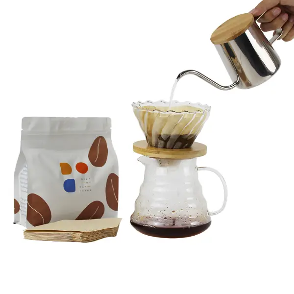 Papel filtro de café V60 con forma de ventilador usado para la preparación de café para el vertido