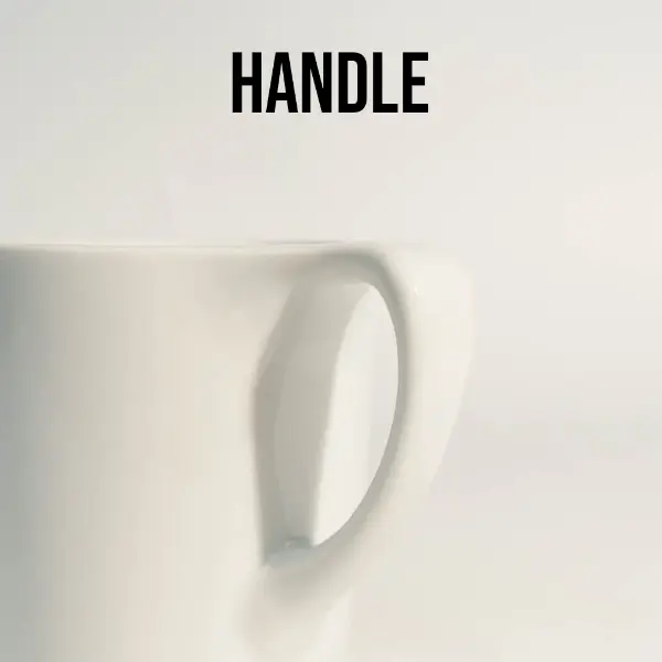 Perfil lateral de una taza de café cerámica de boca plana con diseño de apertura ancha