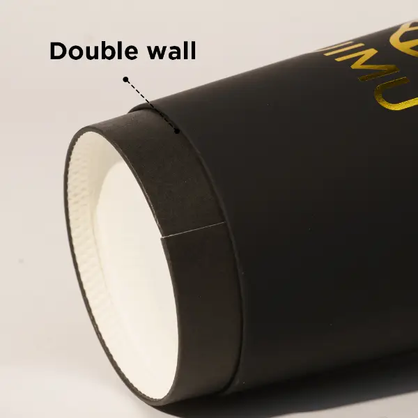 Vaso de papel de doble pared con estampado en caliente mostrando una capa exterior aislante