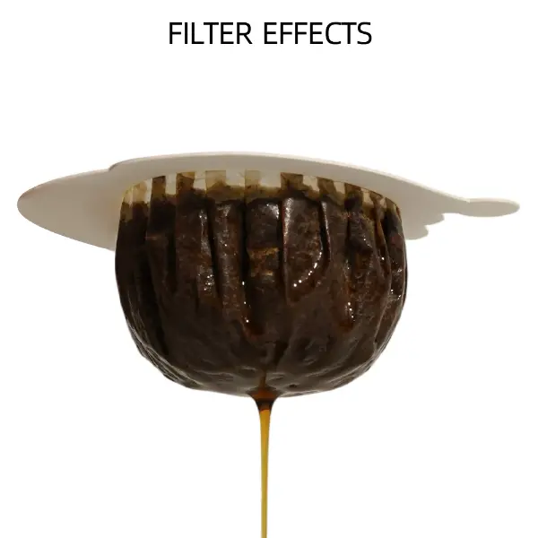 Extracción del filtro de café de goteo de ovni navideño
