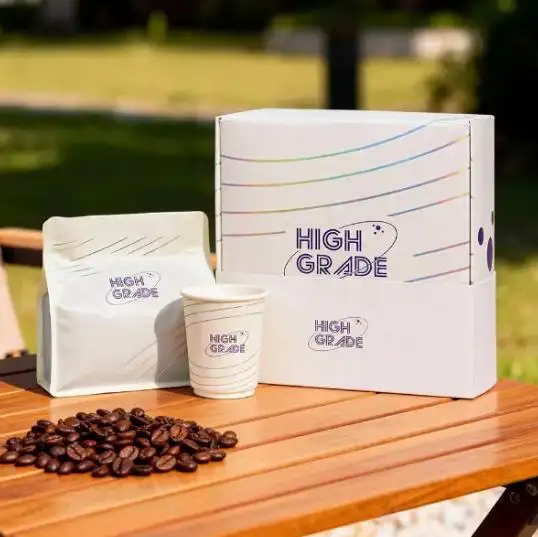 Bolsa de café en la caja para cold brew